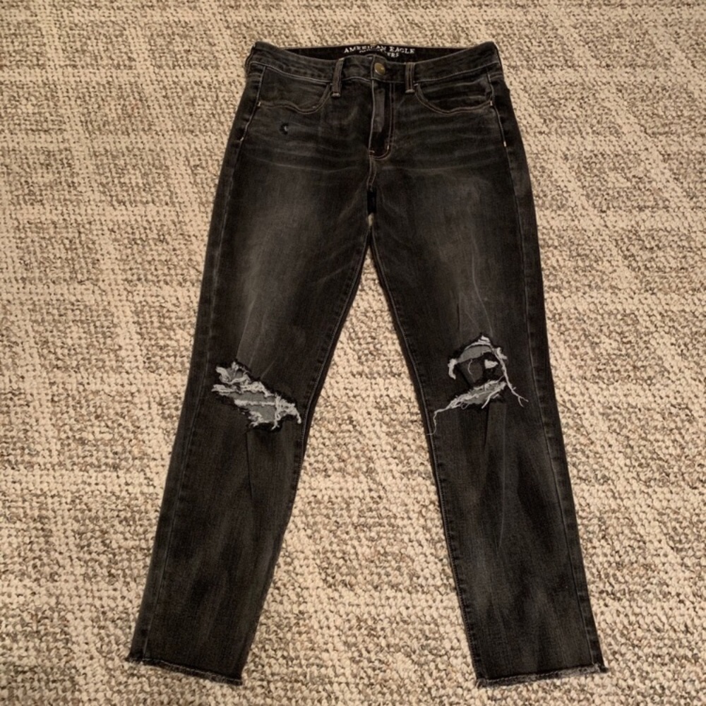AE size 8 distressed high-waisted cropped jeggings